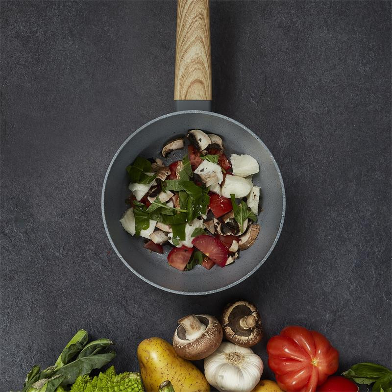 CASSEROLE ALU FORGE MANCHE EFFET BOIS 20CM